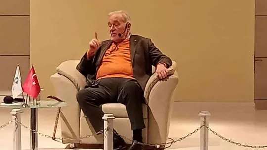 Prof. Dr. İlber Ortaylı'ya İzmit'te yoğun ilgi!