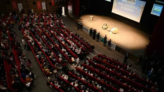 Prof. Dr. İlber Ortaylı gençlere Atatürk'ü anlattı