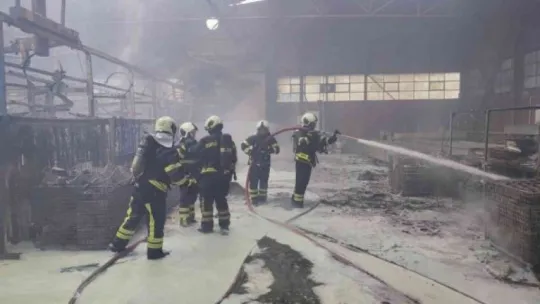 Raf fabrikasındaki yangın korkuttu
