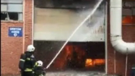 Raf fabrikasındaki yangın korkuttu