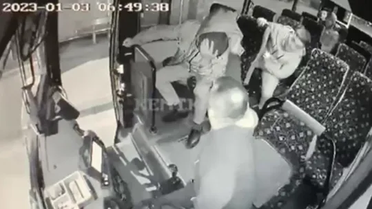 Yolcuyu 3 dakikada hastaneye yetiştirdi