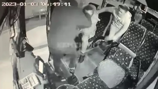 Yolcuyu 3 dakikada hastaneye yetiştirdi