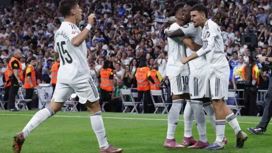 Real Madrid maç fazlasıyla liderliğe yükseldi