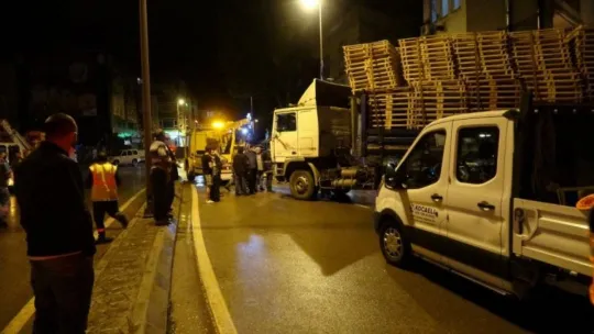 Refüje çıkarak tabelaya çarptı: 1 yaralı!