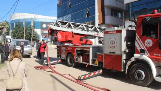Rehabilitasyon merkezinin çatısında yangın çıktı, 1 işçi yaralandı