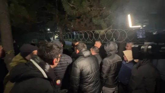 Rehin alınan vatandaşların yakınlarının bekleyişi sürüyor