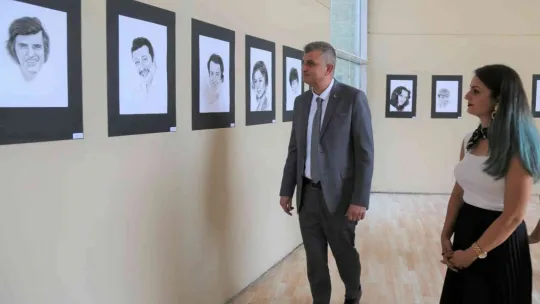 Hemşirelik kariyerini çizimlerle anlattı