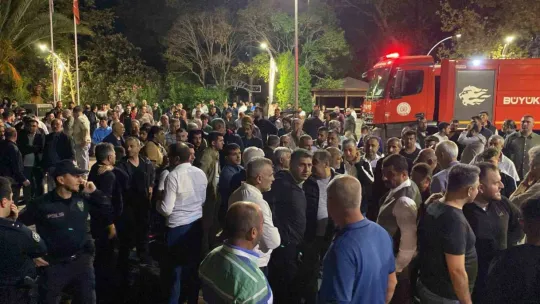 Restoran alev alev yandı, geriye iskeleti kaldı