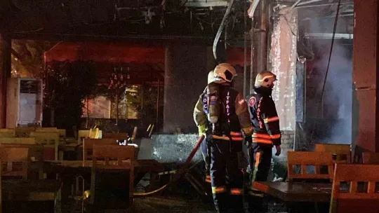 Restoran alevlere teslim oldu