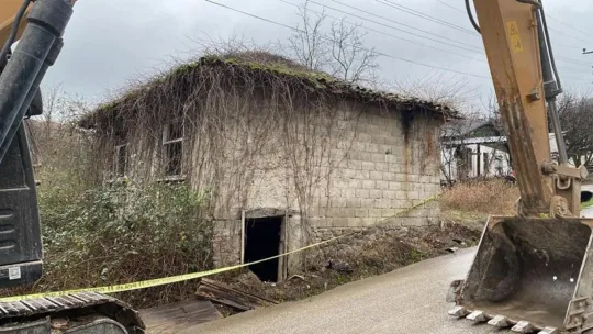 O ilçede yıkılan bina sayısı 175'e ulaştı