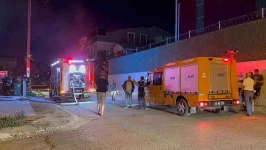 Ruhsatsız kömür tesisinde yangın çıktı