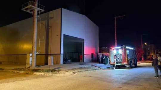 Ruhsatsız kömür tesisinde yangın çıktı