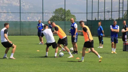 Petrolul Ploieşti, hazırlıklarını Kocaeli'de sürdürüyor