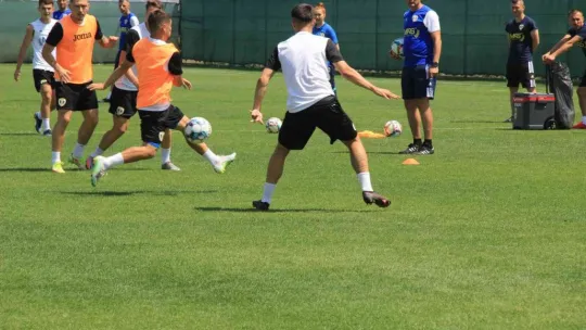 Petrolul Ploieşti, hazırlıklarını Kocaeli'de sürdürüyor