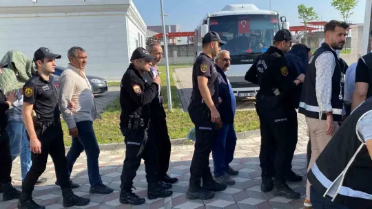 Rüşvet ve dolandırıcılık suçlarından yakalanmışlardı: 18 kişi adliyede