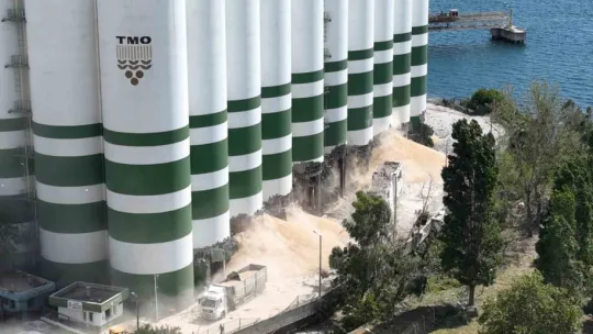 Rusya'dan gelen gemiden tahıl indirilirken patlama meydana gelmiş