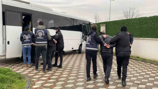 Sadece gözleri gözüküyordu, çetenin düğümünü polis çözdü