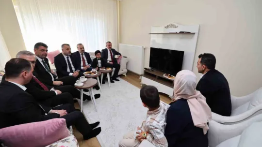 Sağlık çalışanları konutlarına kavuştu