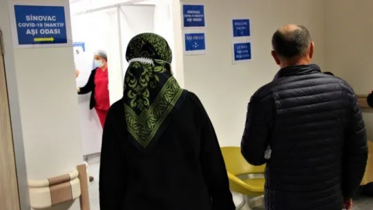 Sağlık çalışanlarına ettiği dua sonunda gözyaşlarını tutamadı