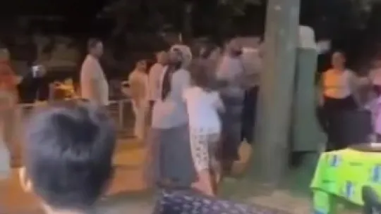 Sahilde kadınlar birbirine girdi