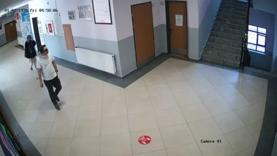 Veli okul idaresine bıçakla saldırdı