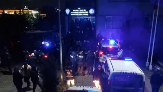 Depremde çocuğunu kaybeden aileleri bile dolandırmışlar