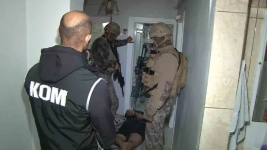 Depremde çocuğunu kaybeden aileleri bile dolandırmışlar