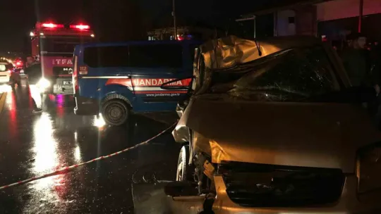 Sakarya'da 3 araç birbirine girdi: 4 yaralı