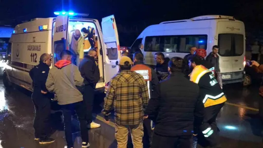 Sakarya'da 3 araç birbirine girdi: 4 yaralı