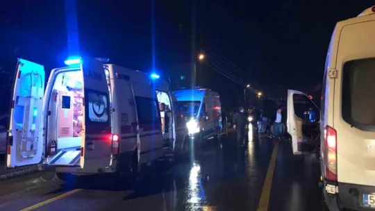 Sakarya'da 3 araç birbirine girdi: 4 yaralı
