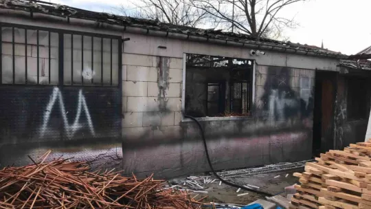 Sakarya'da atölyedeki yangın mahalleliyi sokağa döktü