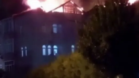 Sakarya'da çatı alevlere teslim oldu