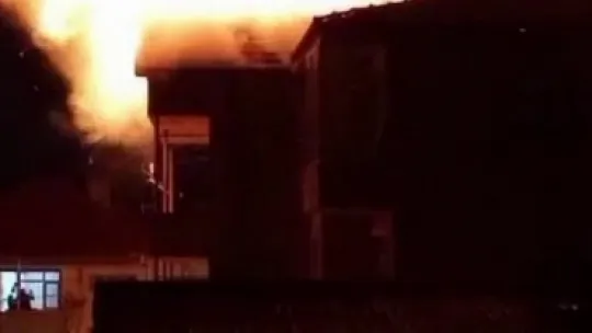 Sakarya'da çatı alevlere teslim oldu