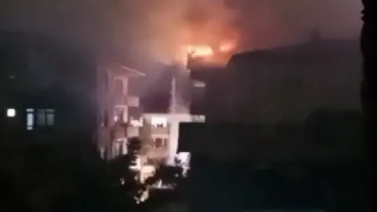 Sakarya'da çatı alevlere teslim oldu