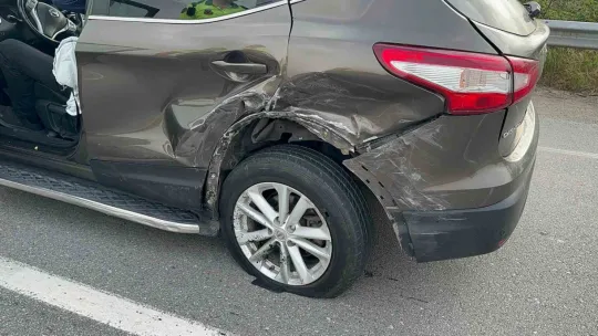 Sakarya'da ciple çarpışan otomobil takla attı: 1 yaralı