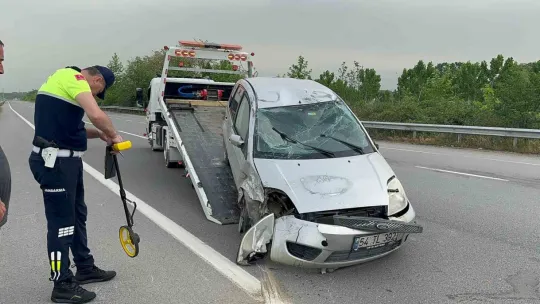 Sakarya'da ciple çarpışan otomobil takla attı: 1 yaralı