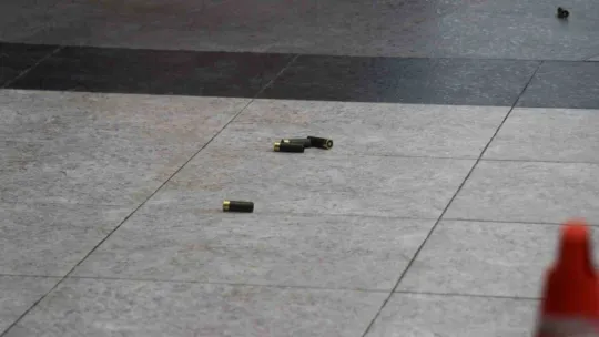 Hareketli dakikalar: 1 cinayet işlendi, 2 iş yeri kurşunlandı