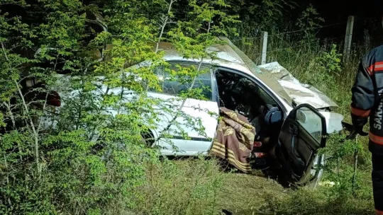 Sakarya'da kontrolden çıkan otomobil hurdaya döndü: 1 ölü, 1 yaralı