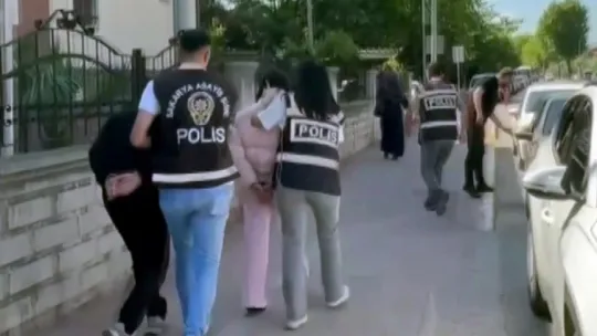 Otele fuhuş baskını: 3 tutuklama