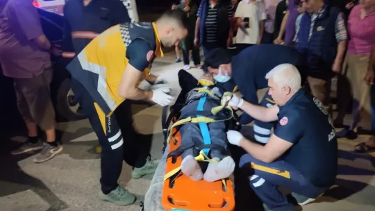 Sakarya'da otomobil duvara çarptı