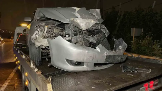Sakarya'da iki araç kafa kafaya çarpıştı: 5 yaralı