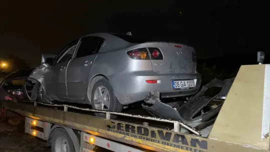 Sakarya'da iki araç kafa kafaya çarpıştı: 5 yaralı