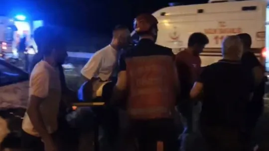 Sakarya'da otomobil ile panelvan çarpıştı: 6 yaralı