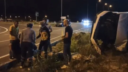 Sakarya'da otomobil ile panelvan çarpıştı: 6 yaralı