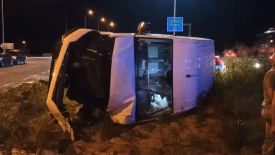 Sakarya'da otomobil ile panelvan çarpıştı: 6 yaralı