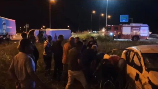 Sakarya'da otomobil ile panelvan çarpıştı: 6 yaralı