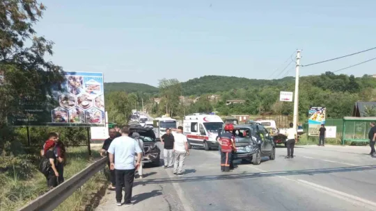 Sapanca'da zincirleme kaza: 3 kişi yaralandı