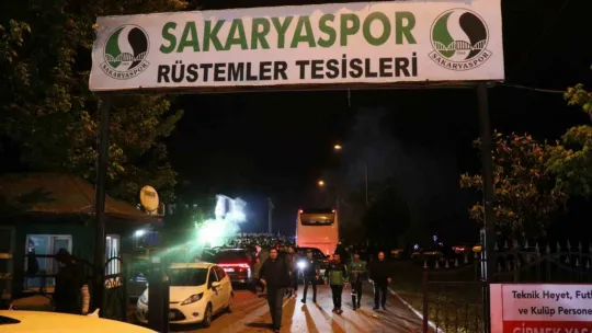 Sakarya, Kocaelispor galibiyetinden sonra sokaklara döküldü