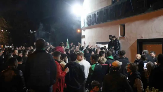 Sakarya, Kocaelispor galibiyetinden sonra sokaklara döküldü