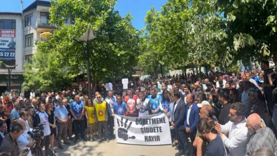 Saldırıya uğrayan öğretmen için kalem kırdılar
